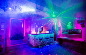 Клубный лофт на набережной в центре Москвы