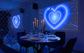 Лофт с зеркальной стеной