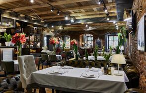 Форте Маре. Банкетный зал у реки