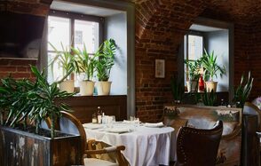 Форте Маре. Банкетный зал у реки