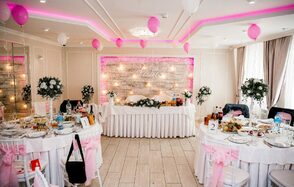 Фламбе. Белый неоновый банкетный зал