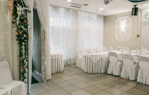 В Двух Шагах. Стильный банкетный зал