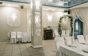 В Двух Шагах. Стильный банкетный зал