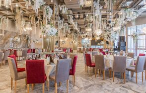 Эйфория. Роскошный банкетный зал с панорамными окнами