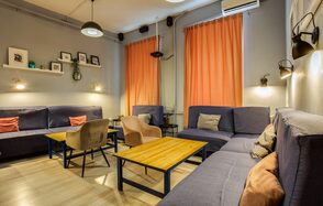 Уютный кинозал в антикафе