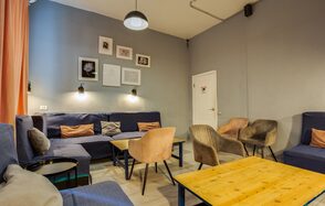 Уютный кинозал в антикафе