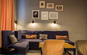 Уютный кинозал в антикафе