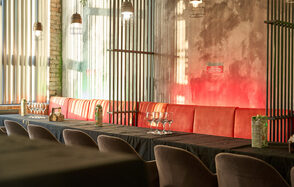 Уютный и стильный лофт с барной стойкой