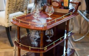 Гусятникоff. Зал в стиле эпохи просвещения