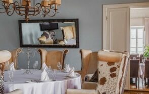 Гусятникоff. Банкетный зал с мозаичным паркетом 18 века