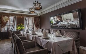 Гусятникоff. Банкетный зал в лаконичных тонах