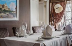 Гусятникоff. Банкетный зал в лаконичных тонах