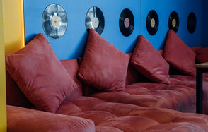 Зал Караоке. Яркое пространство в стиле pop-art