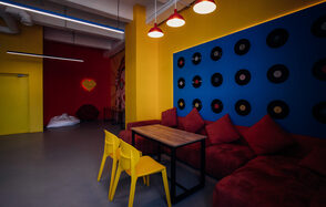 Зал Караоке. Яркое пространство в стиле pop-art