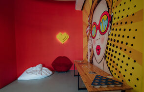 Зал Караоке. Яркое пространство в стиле pop-art