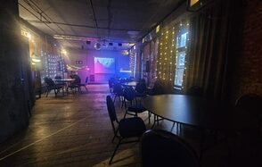 Status Loft. Лофт со сценой и караоке. Типичный Питер