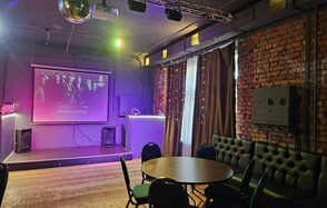 Status Loft. Лофт со сценой и караоке. Типичный Питер