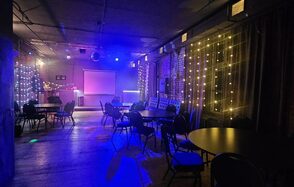 Status Loft. Лофт со сценой и караоке. Типичный Питер