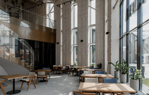 Выставка. Просторный лофт в светлых тонах