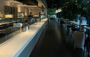 Пространство для мероприятий с панорамными окнами