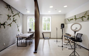 Светлый лофт с двумя зонами для любых мероприятий