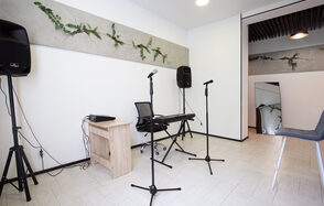 Светлый лофт с двумя зонами для любых мероприятий