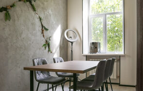 Светлый лофт с двумя зонами для любых мероприятий