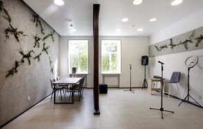 Светлый лофт с двумя зонами для любых мероприятий