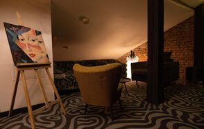 Парадная. Пространство на мансардном этаже