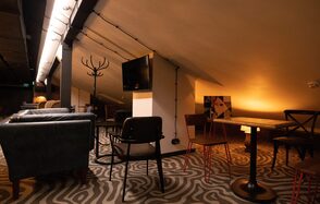 Парадная. Пространство на мансардном этаже