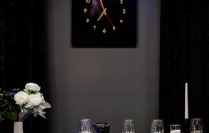 Стильный черный лофт с Алисой