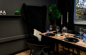 Стильный черный лофт с Алисой