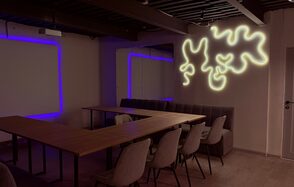 Maybe Loft. Зал Olive