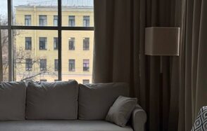 Студия с телевизором площадью 114 м²
