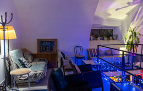 Mouse fuss. Лофт арт-хаус со сценой и террасой 