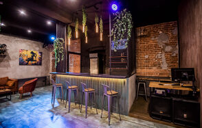 Дизайнерский лофт с неоном