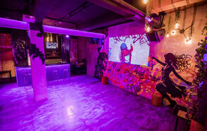 Дизайнерский лофт с неоном