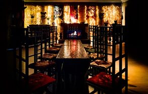 Каминный зал с балконом на Невский проспект