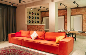 ХА-ХА ШОУ Лофт. Зал с двумя зонами