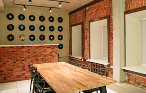 ХА-ХА ШОУ Лофт. Зал с двумя зонами