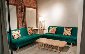 ХА-ХА ШОУ Лофт. Зал с двумя зонами