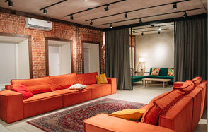 ХА-ХА ШОУ Лофт. Зал с двумя зонами