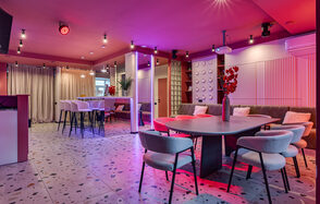 Лофт МОЙ ПЕРВЫЙ. Стильный зал с неоном