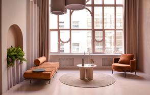 Cross Studio. Зал Weekend 