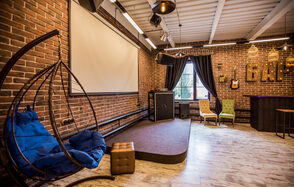 Лофт Комод. Уютный лофт со сценой, караоке и барбекю