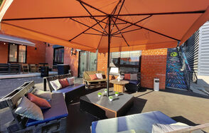 Лофт Комод. Уютный лофт со сценой, караоке и барбекю