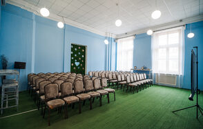 Воздушный и светлый зал в прованском стиле