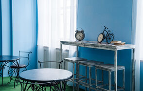 Воздушный и светлый зал в прованском стиле