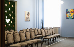 Воздушный и светлый зал в прованском стиле