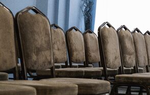 Воздушный и светлый зал в прованском стиле